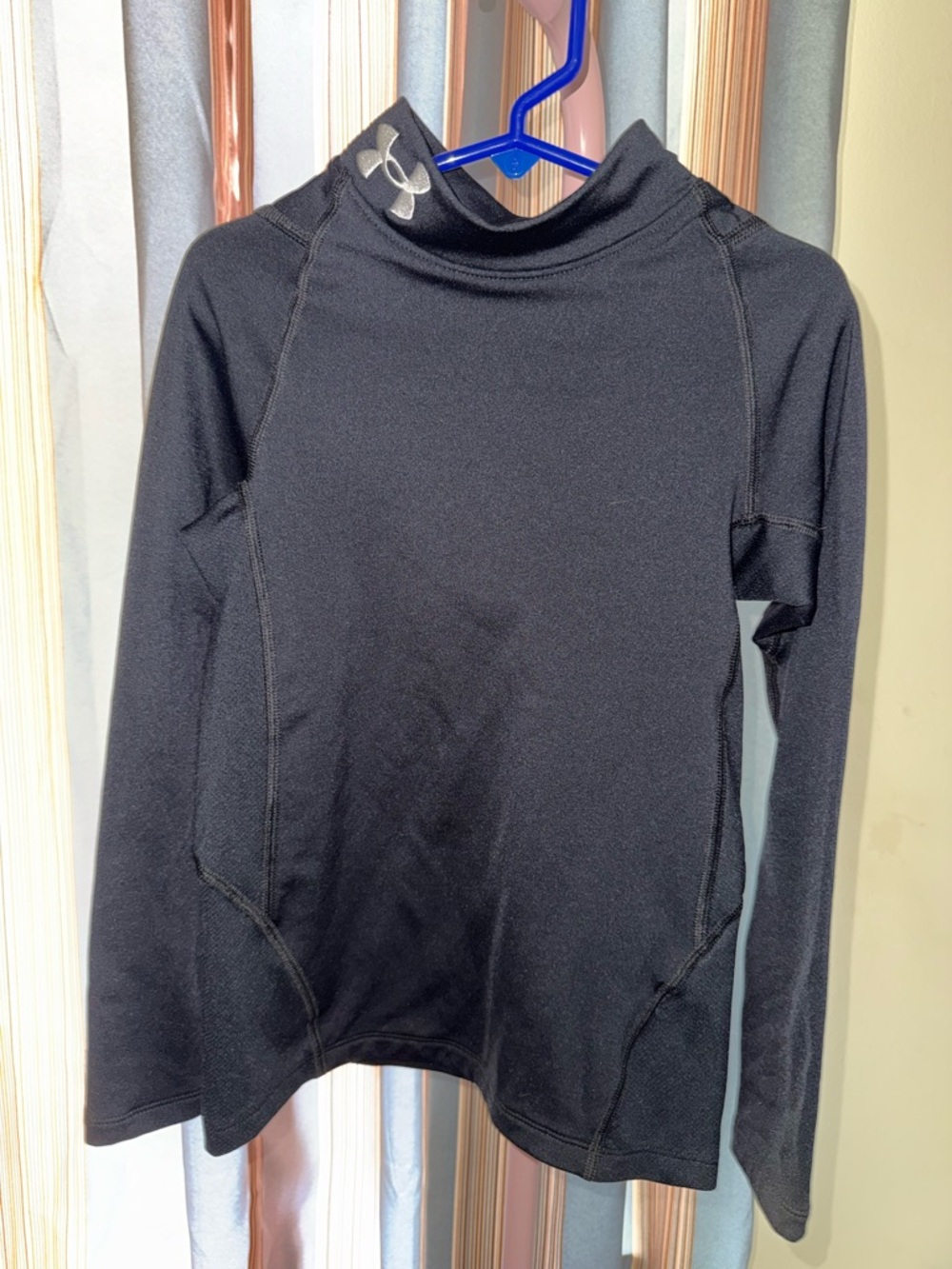 Under Armour Coldgear Black Long Sleeve Performance Tee - Kids Size S